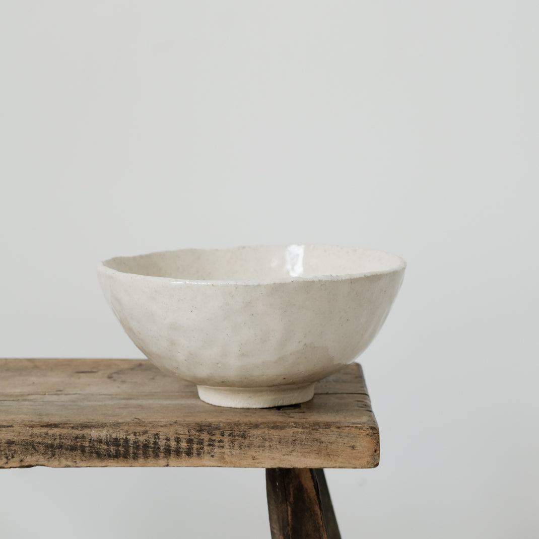 Bol en grès blanc chamotté par Judith Lasry chez Brutal Ceramics
