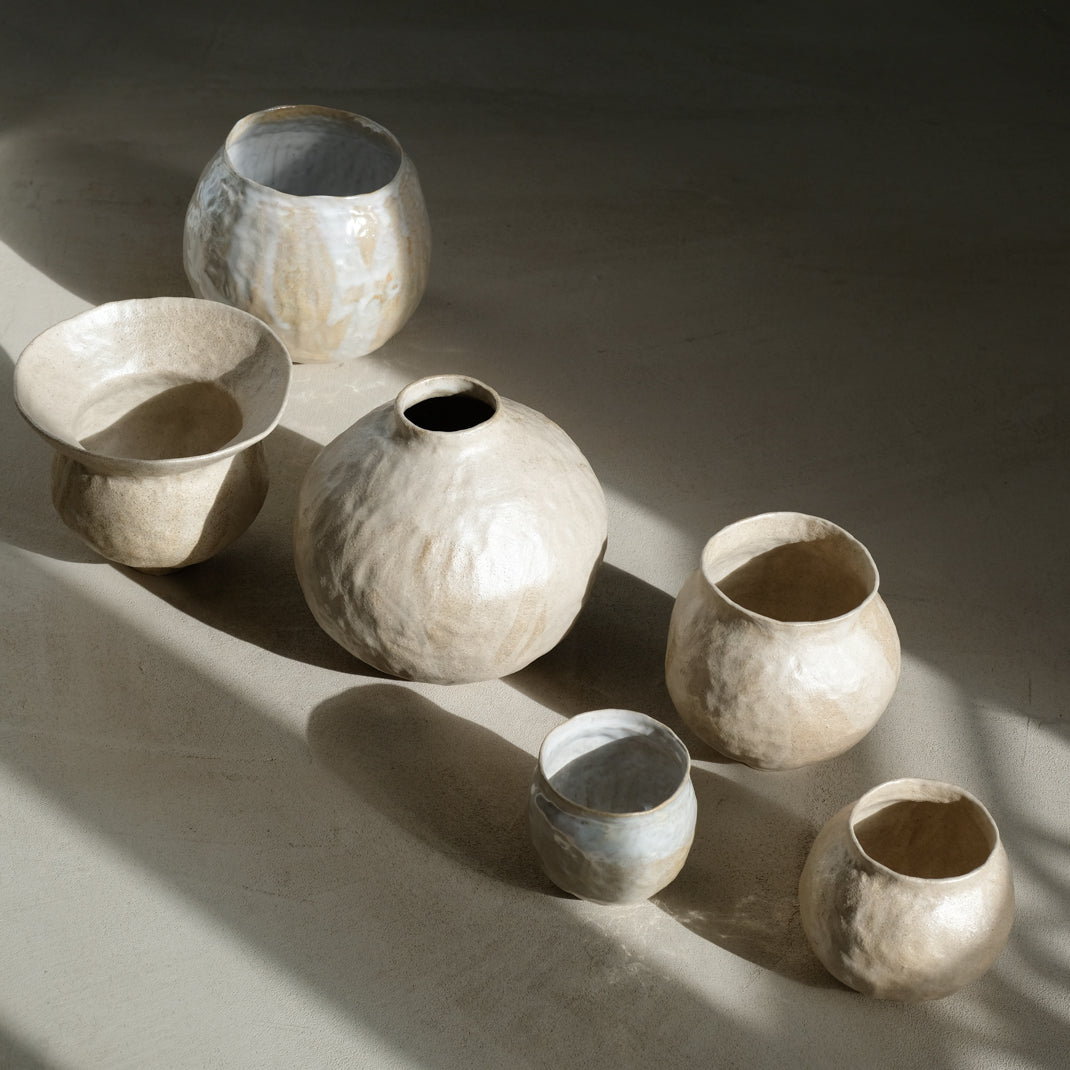 Vase en grès par Lola Moreau chez Brutal Ceramics