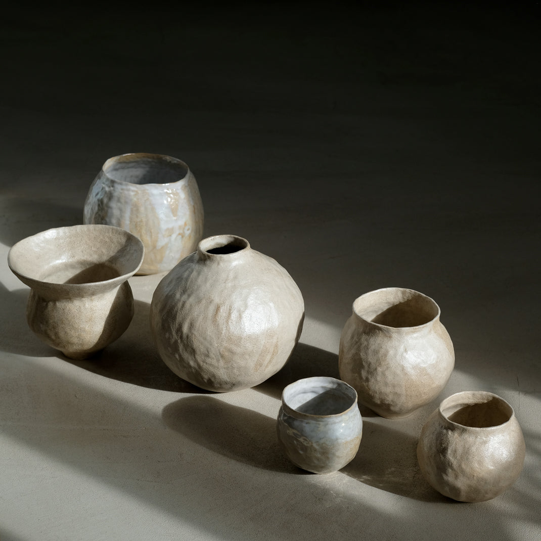 Vase en grès par Lola Moreau chez Brutal Ceramics
