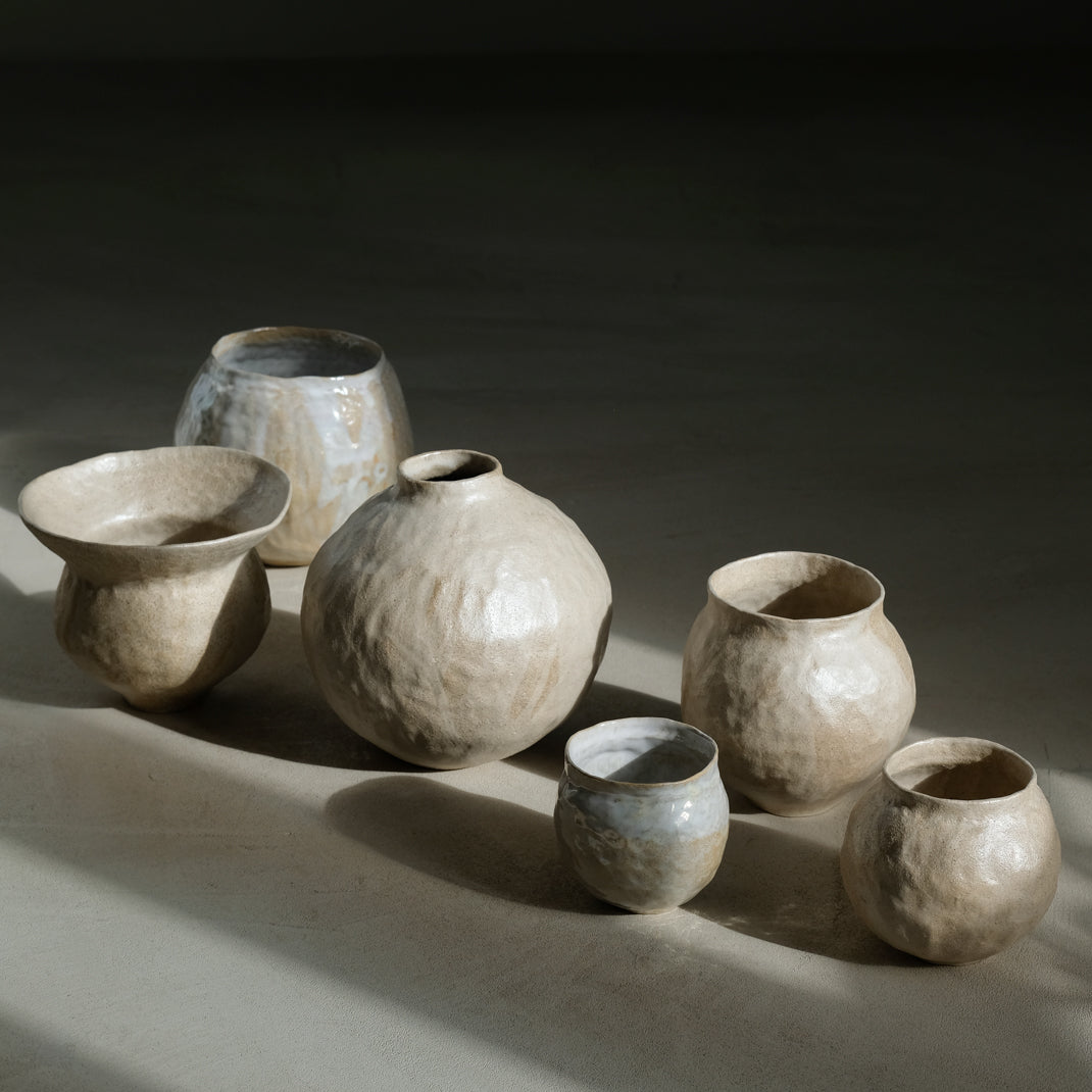 Vase en grès par Lola Moreau chez Brutal Ceramics