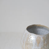Vase en grès par Lola Moreau chez Brutal Ceramics