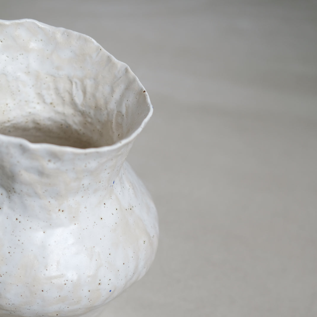 Vase de Lucile Boudier chez Brutal Ceramics 