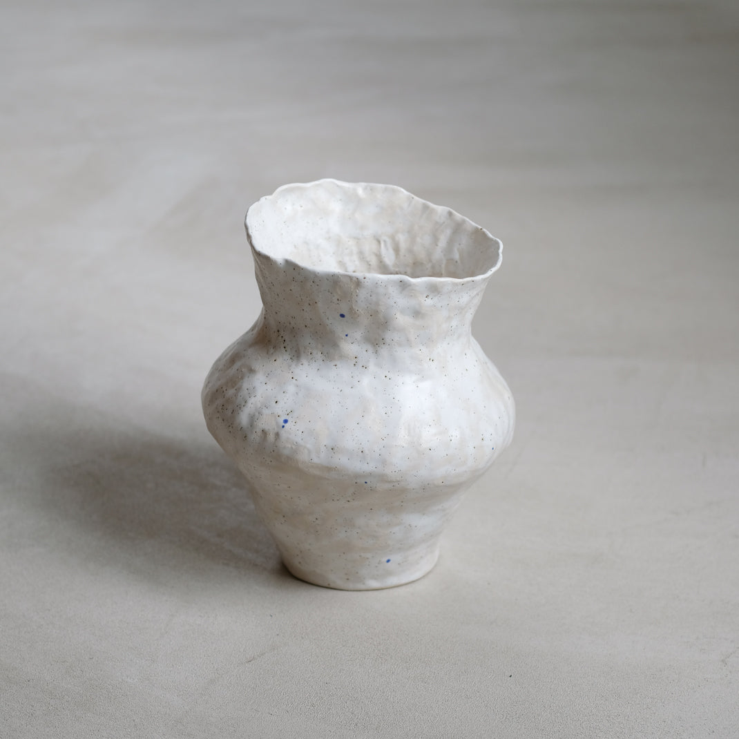 Vase de Lucile Boudier chez Brutal Ceramics 