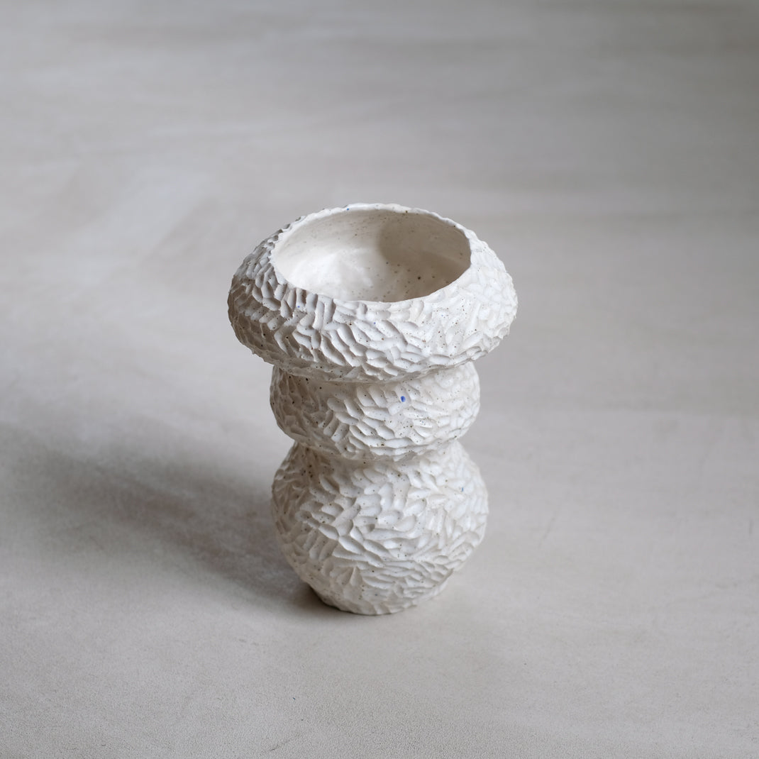 Vase de Lucile Boudier chez Brutal Ceramics 