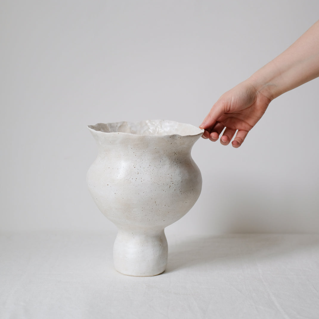 Vase de Lucile Boudier chez Brutal Ceramics 