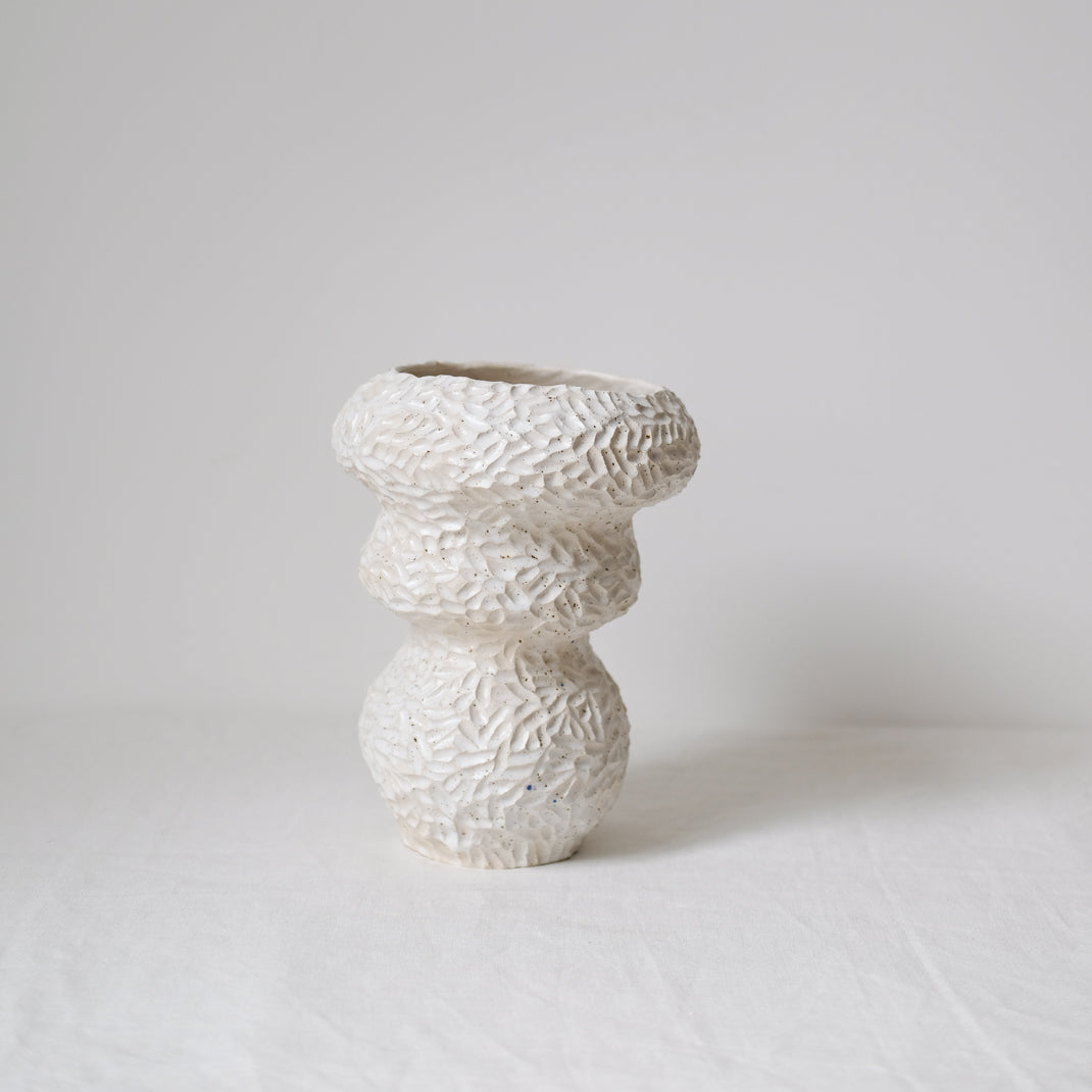 Vase de Lucile Boudier chez Brutal Ceramics 