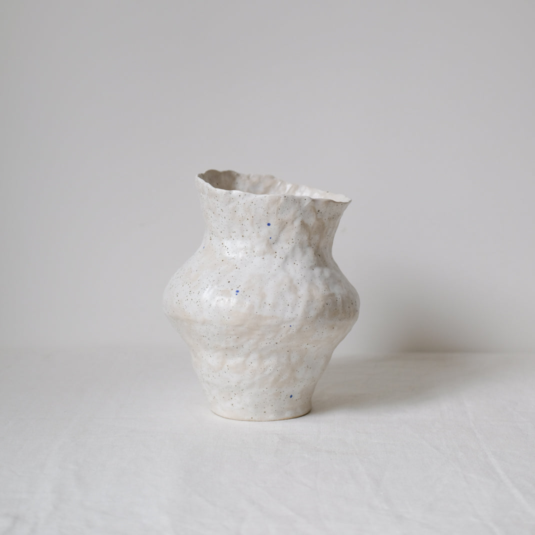 Vase de Lucile Boudier chez Brutal Ceramics 