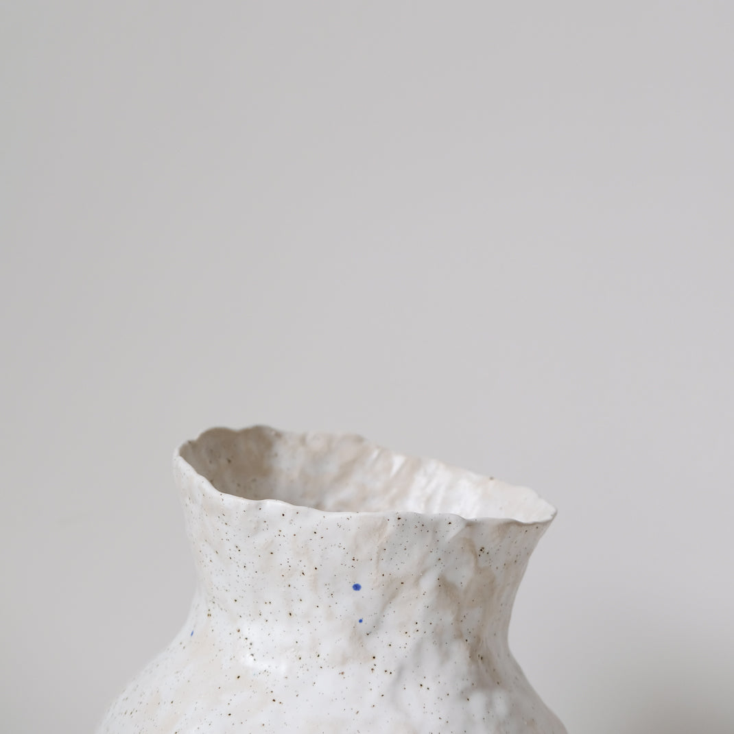Vase de Lucile Boudier chez Brutal Ceramics 