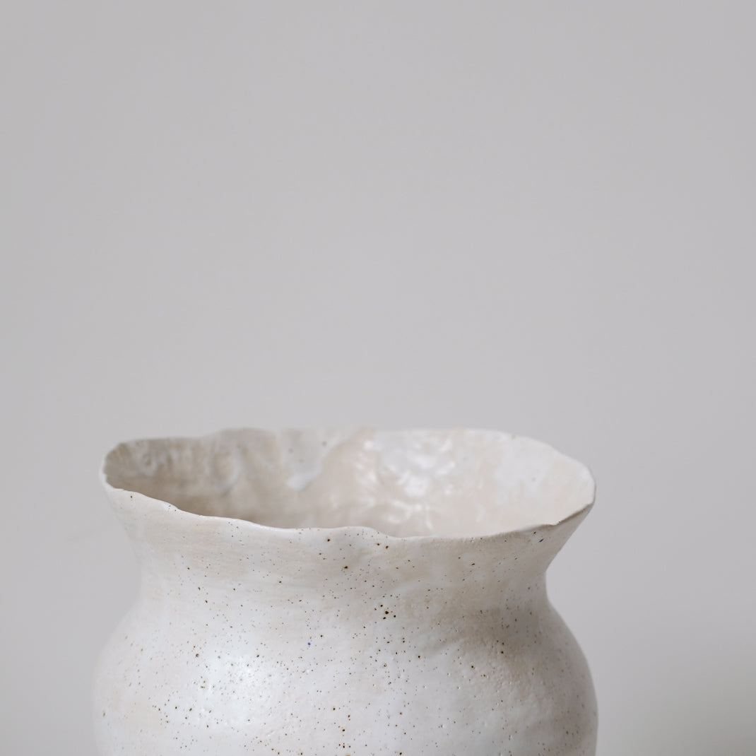 Vase de Lucile Boudier chez Brutal Ceramics 