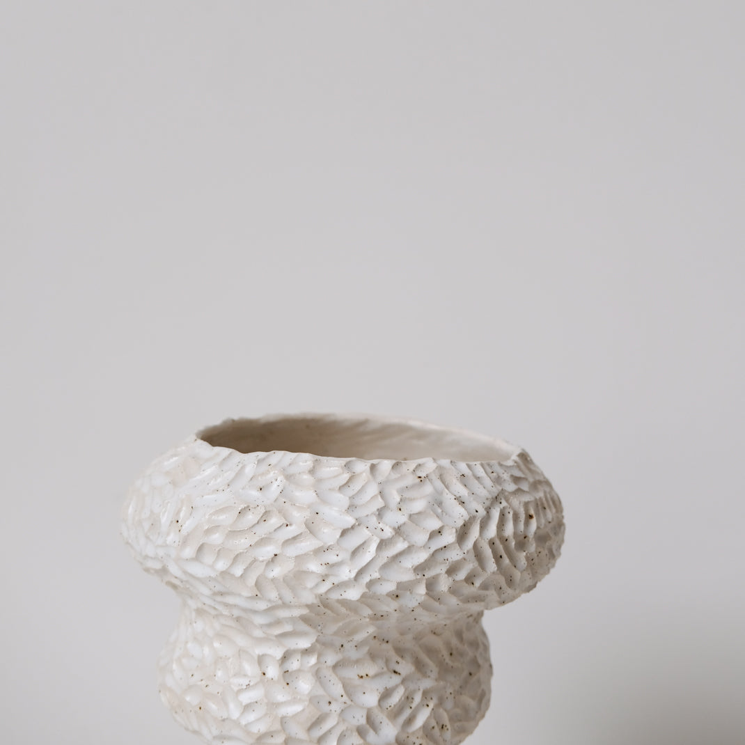 Vase de Lucile Boudier chez Brutal Ceramics 