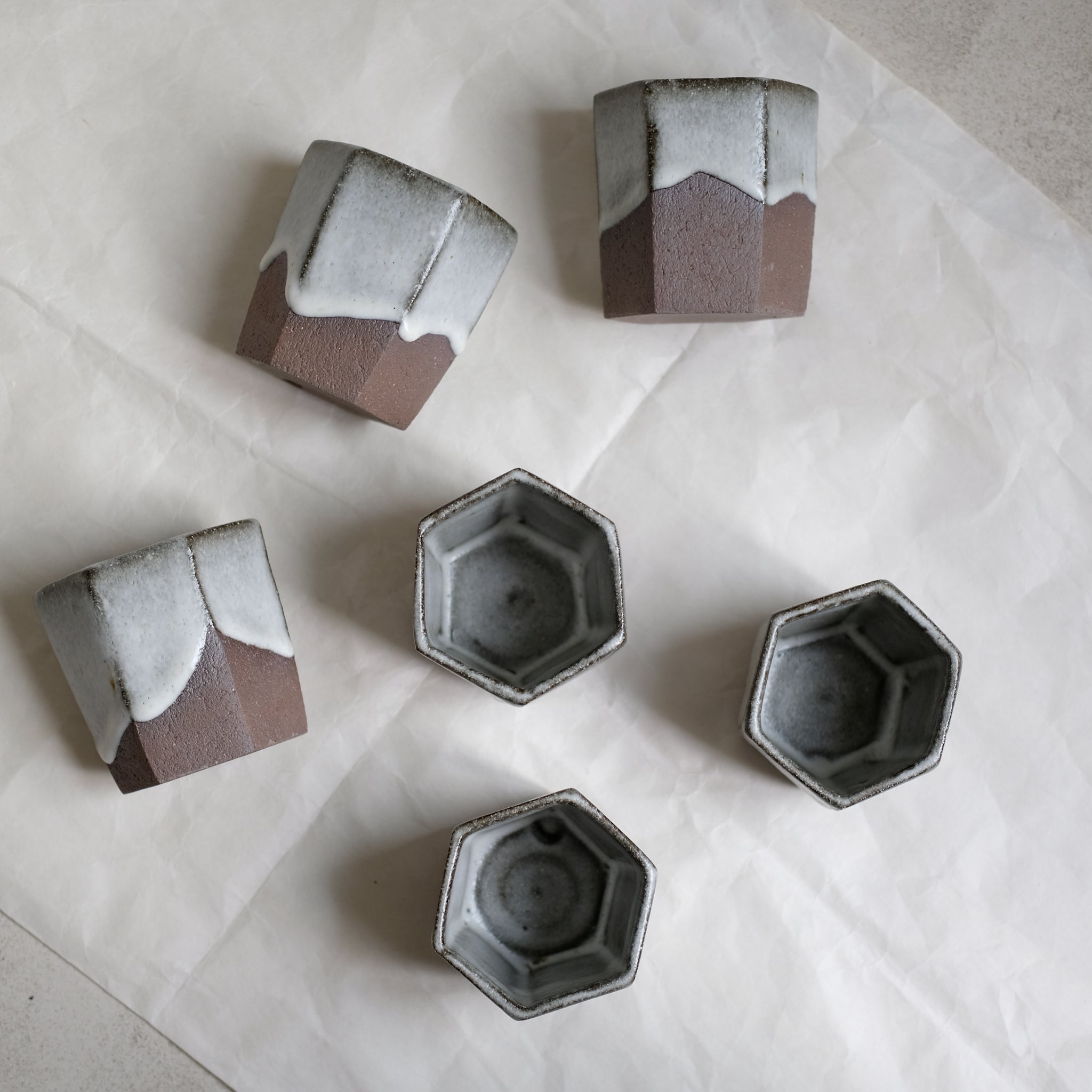 Tasse facettée par le céramiste Benoit Audureau chez Brutal Ceramics