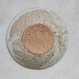 Assiette creuse blanche par le céramiste Benoit Audureau chez Brutal Ceramics