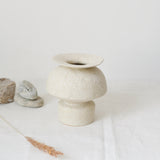 Vase en grès blanc "Psycter"Beige de Canoa Lab chez Brutal Ceramics