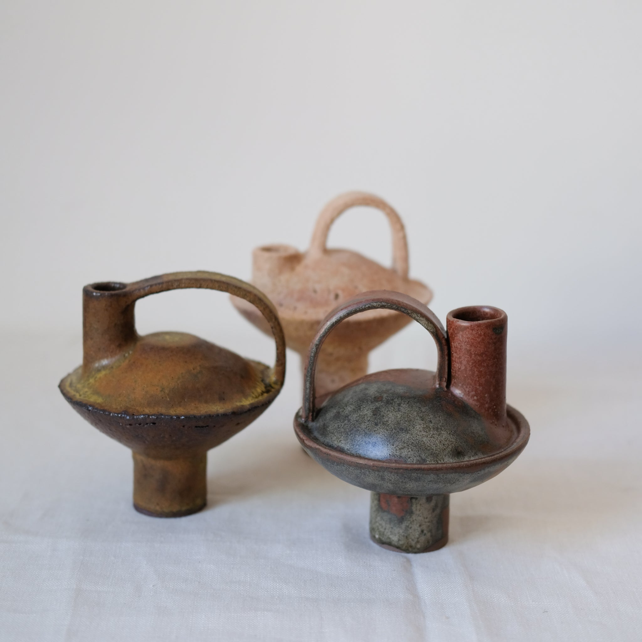Bouteille en grès roux 013 Vert étang Catherine Dix Ceramics chez Brutal