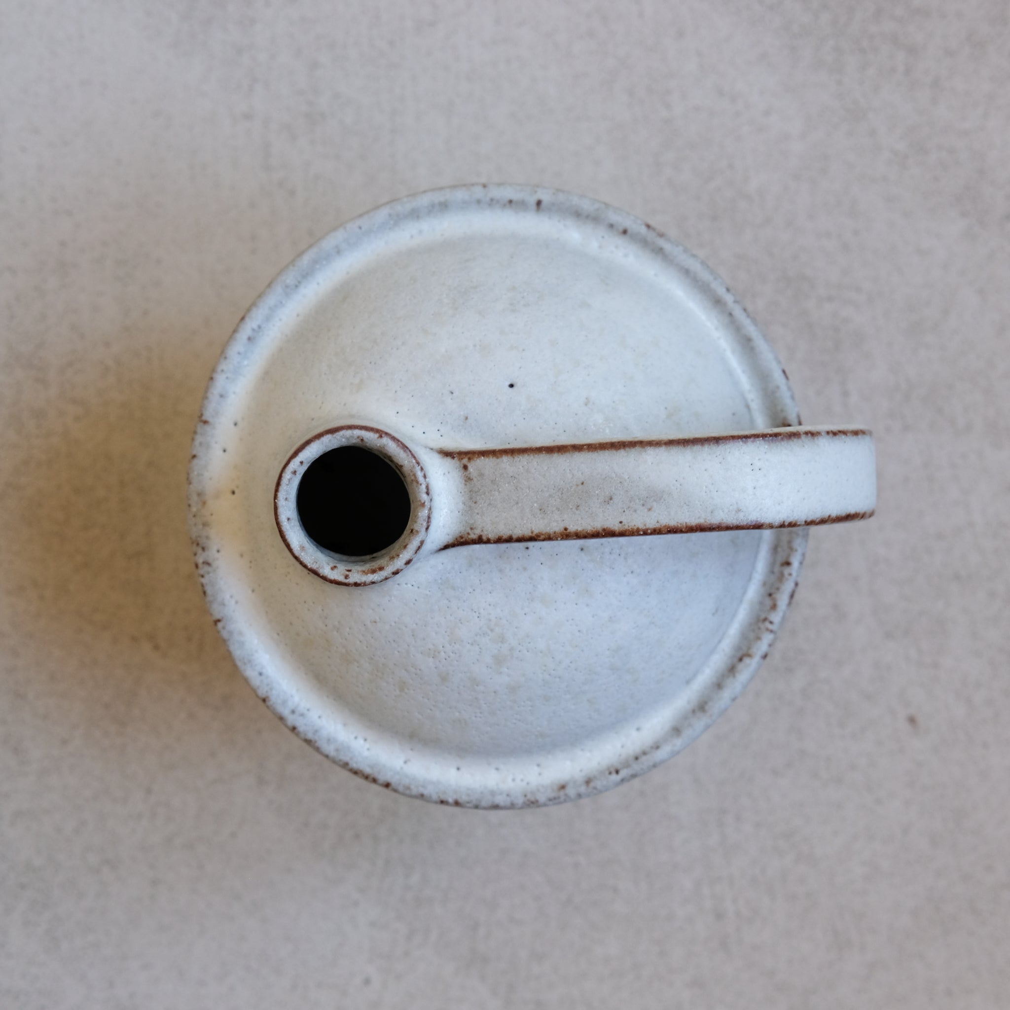 Bouteille en grès roux 009 blanc Catherine Dix Ceramics chez Brutal