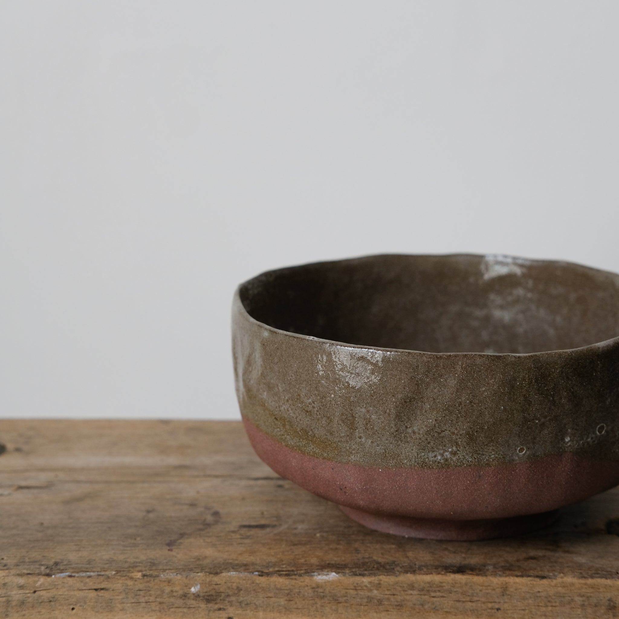 Bol en grès rouge émail marron de Judith Lasry chez Brutal 