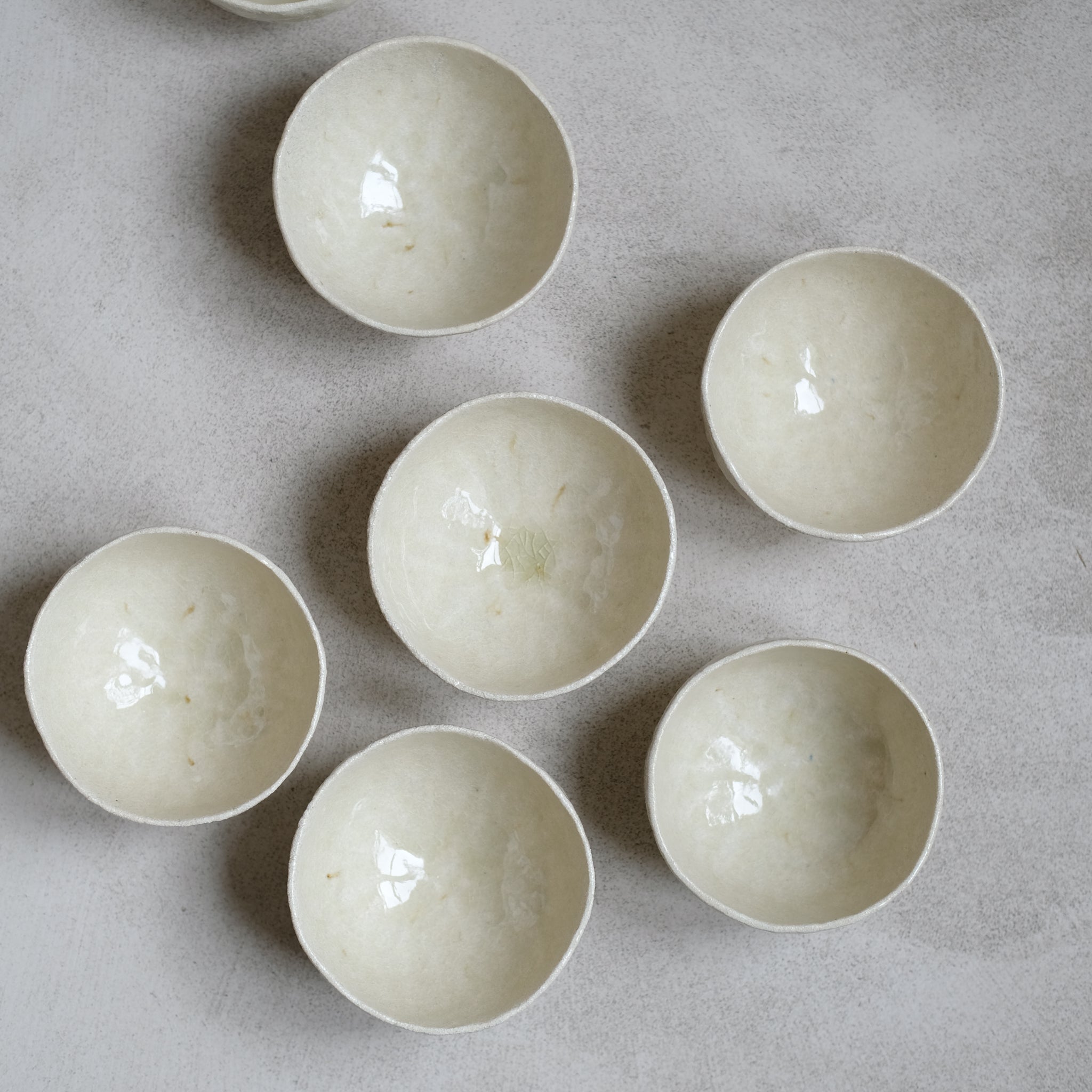 Bol en grès blanc de Judith Lasry chez Brutal Ceramics