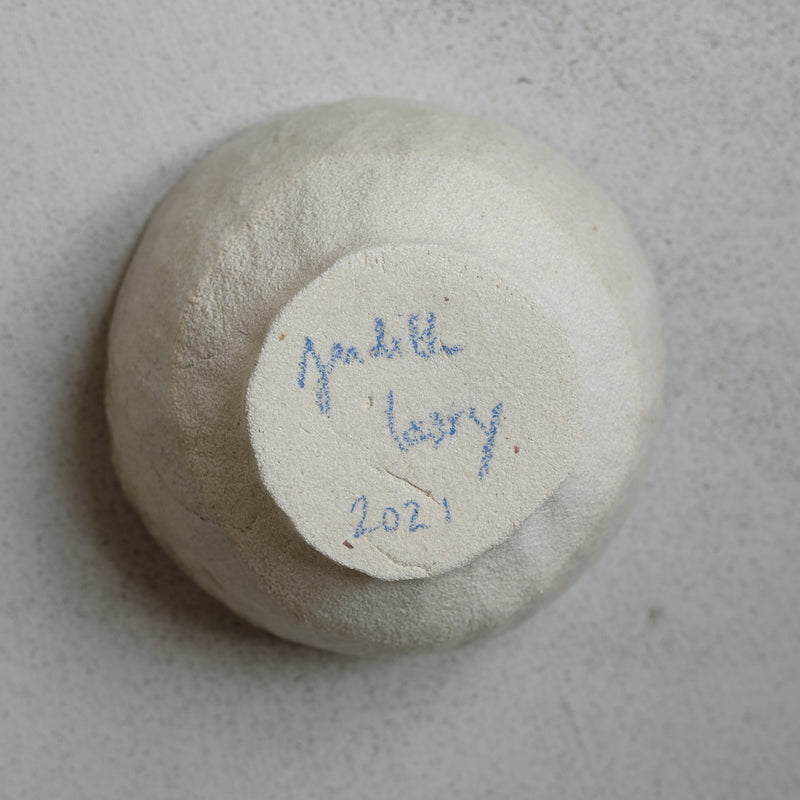 Bol en grès blanc de Judith Lasry chez Brutal Ceramics
