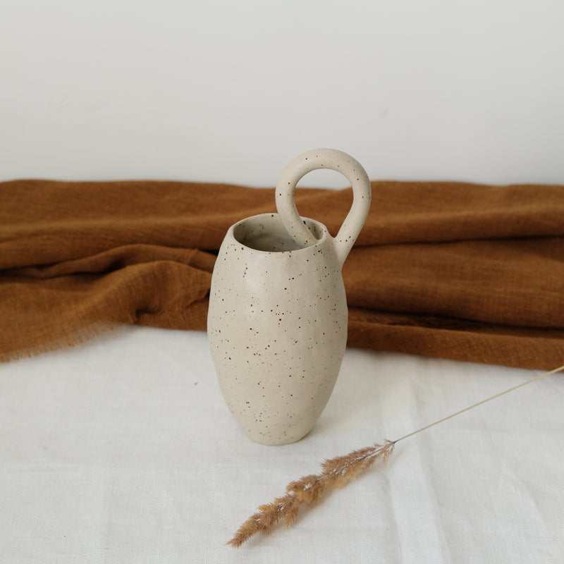 Vase 02 en grès pyrité de Léa Baldassari chez Brutal Ceramics