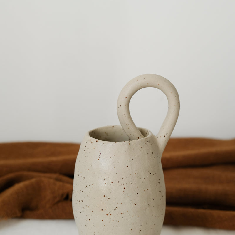 Vase 02 en grès pyrité de Léa Baldassari chez Brutal Ceramics