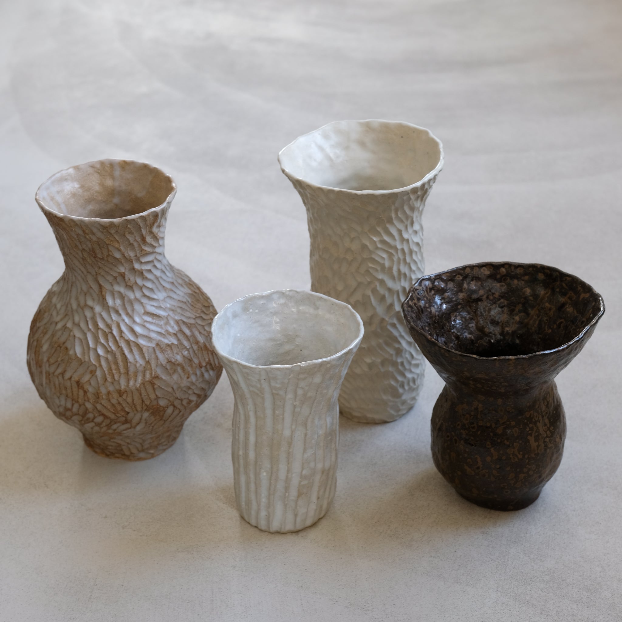 Vase en grès roux "l'attente' réalisé par Lucile Boudier chez Brutal Ceramics