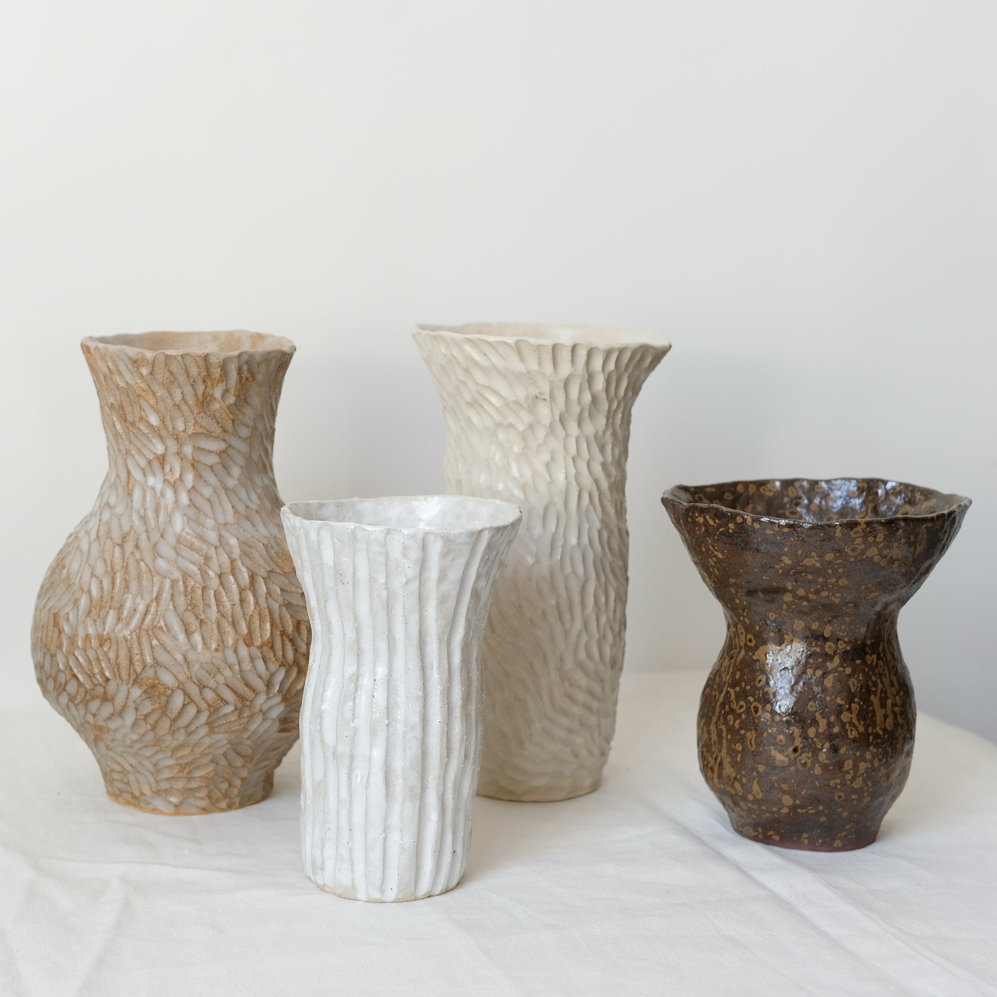 Vase en grès roux "l'attente' réalisé par Lucile Boudier chez Brutal Ceramics
