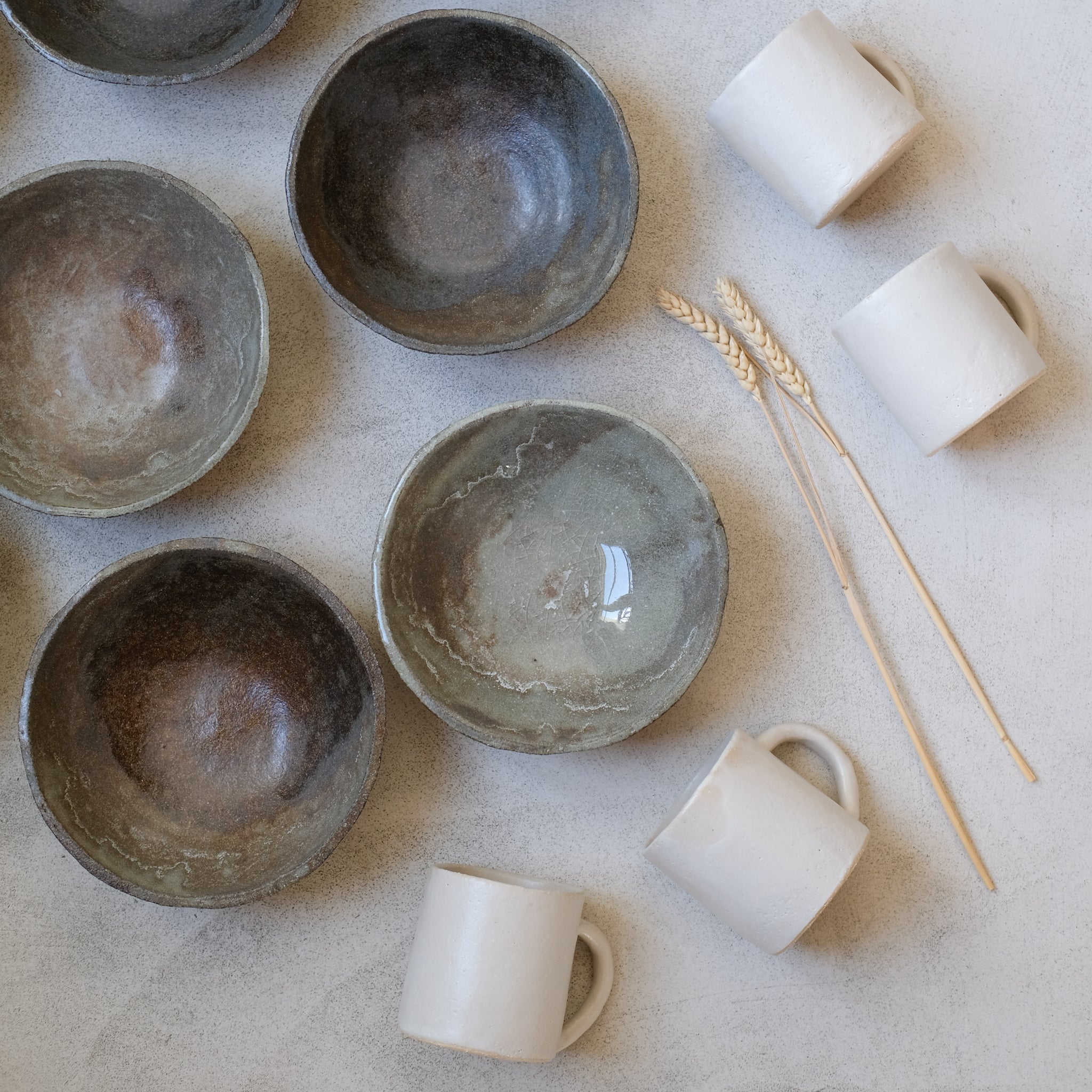 Tasse en grès blanc satiné de Mathilde Martin chez Brutal Ceramics