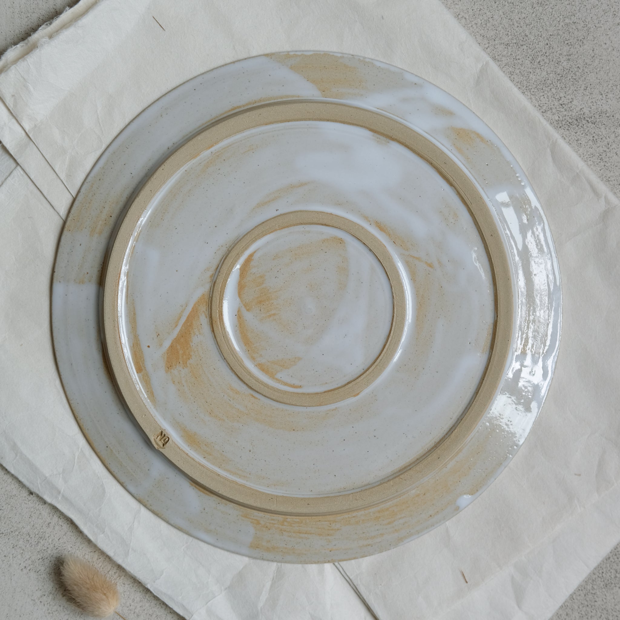 Assiette D24cm grès par No Ceramic chez Brutal Ceramics