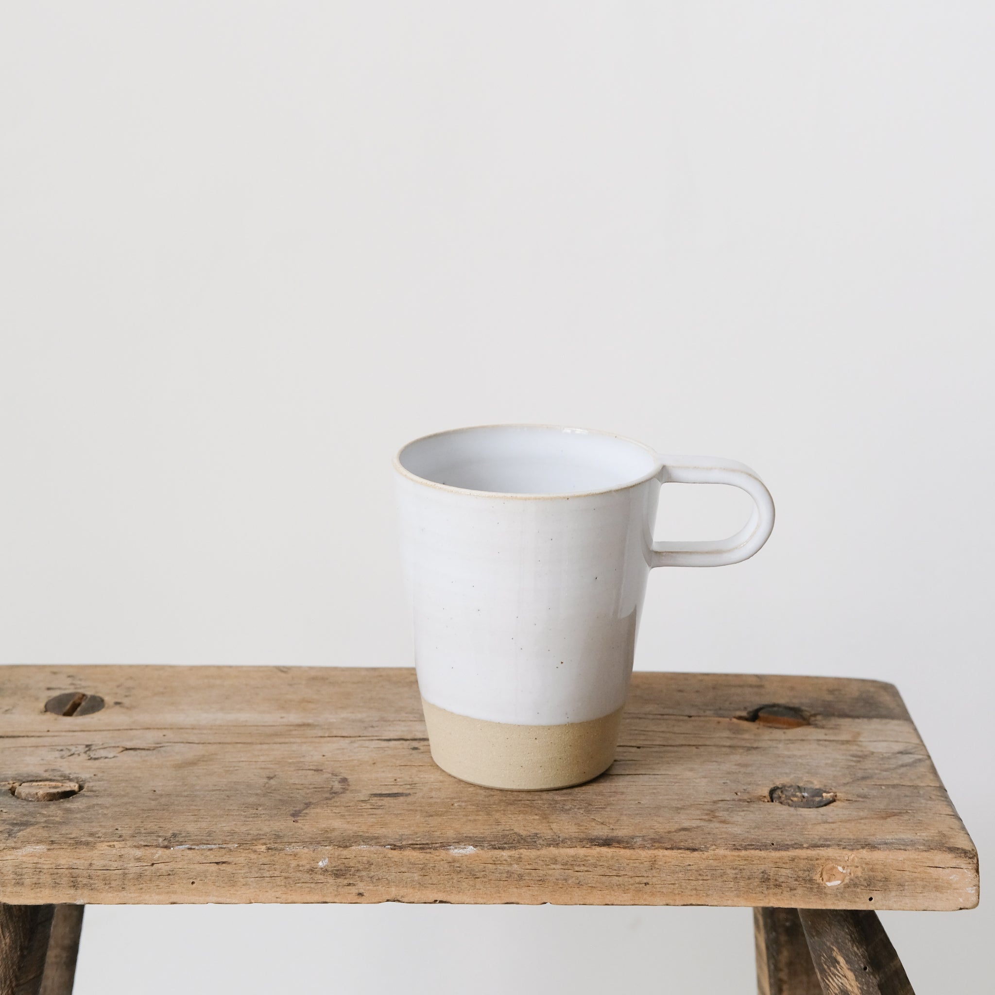 Mug en grès par No Ceramic chez Brutal Ceramics