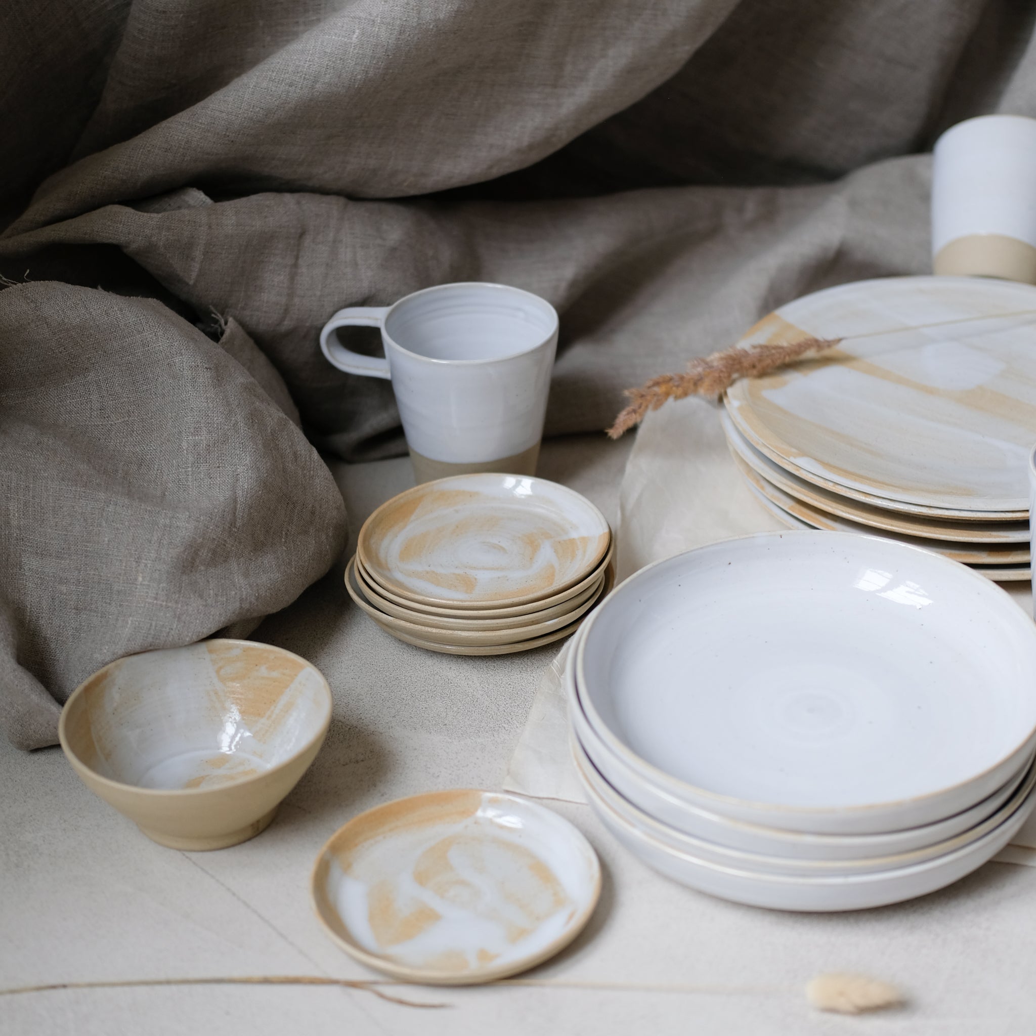 Assiette D24cm grès par No Ceramic chez Brutal Ceramics