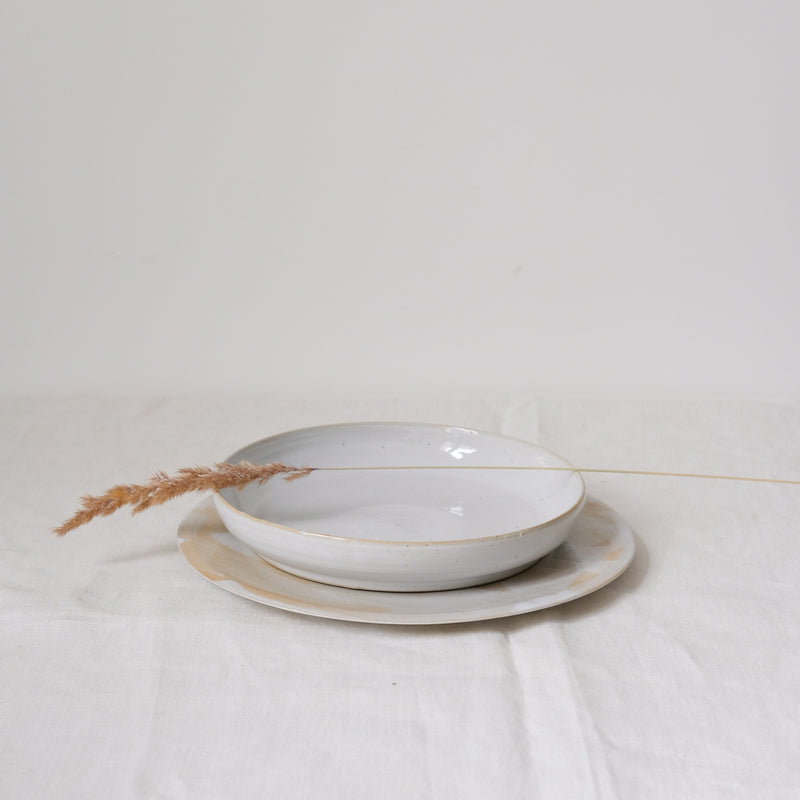 Assiette D24cm grès par No Ceramic chez Brutal Ceramics