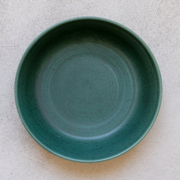 Assiette creuse d'Arielle de Gasquet pour Brutal Ceramics
