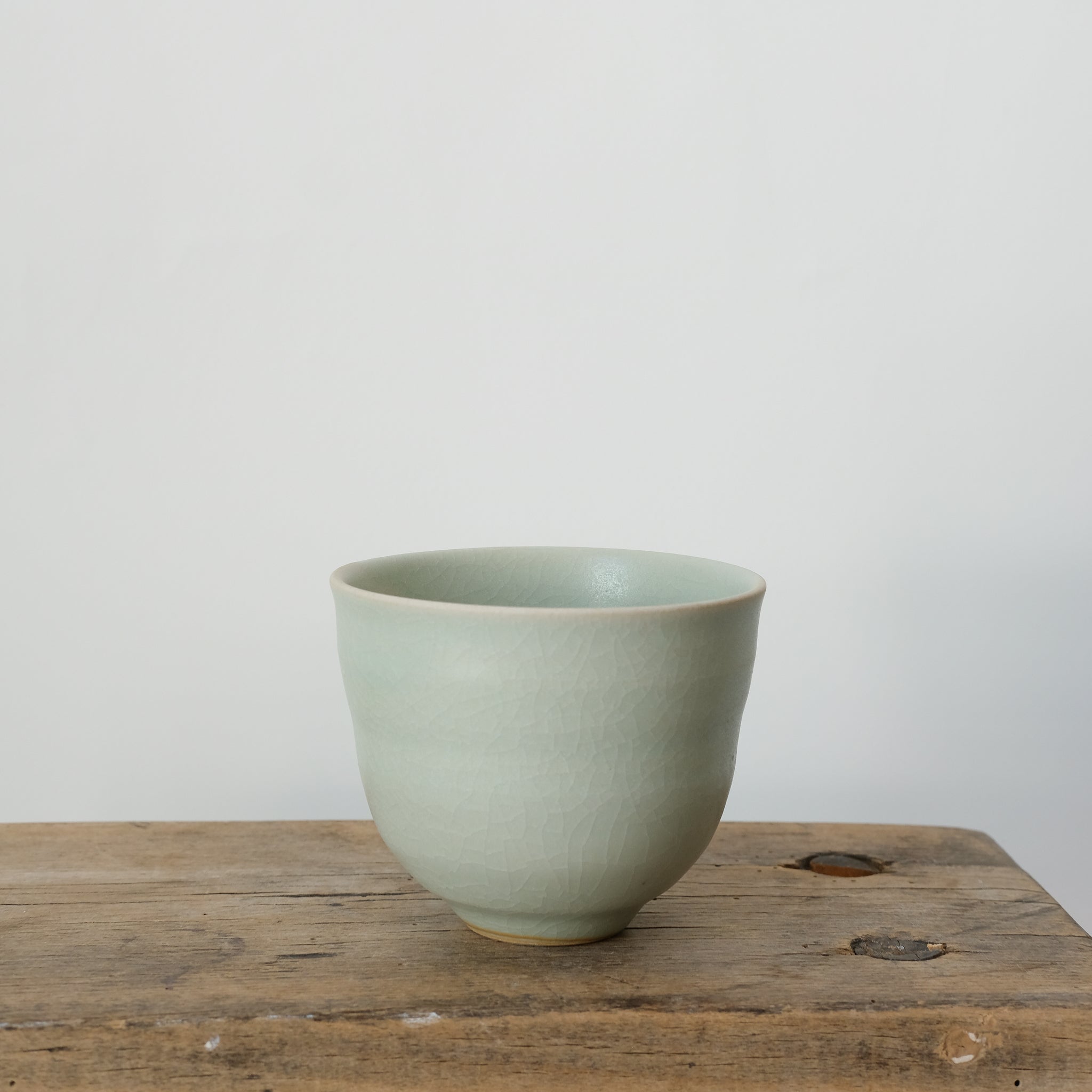 Tasse céladon d'Arielle de Gasquet pour Brutal Ceramics