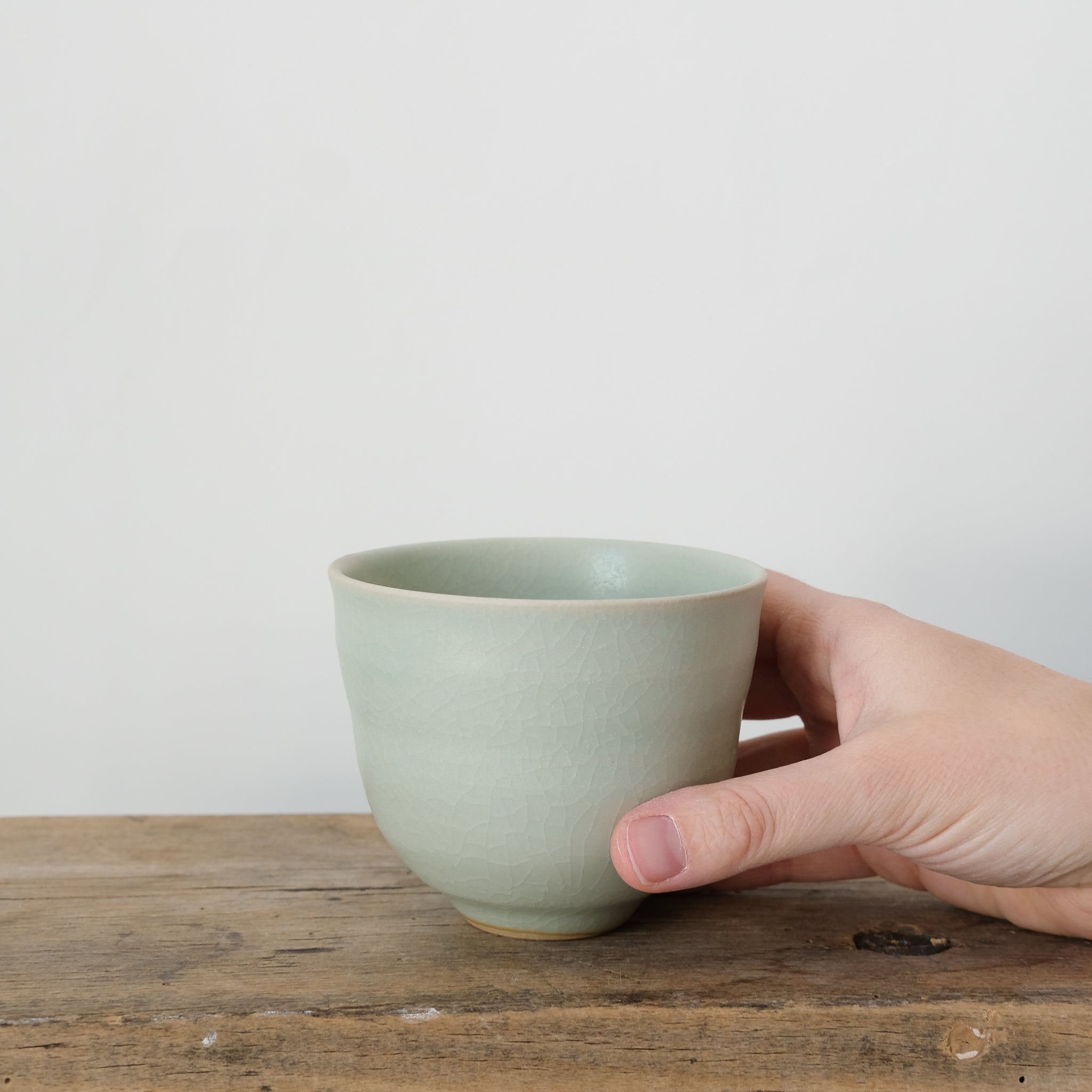 Tasse céladon d'Arielle de Gasquet pour Brutal Ceramics