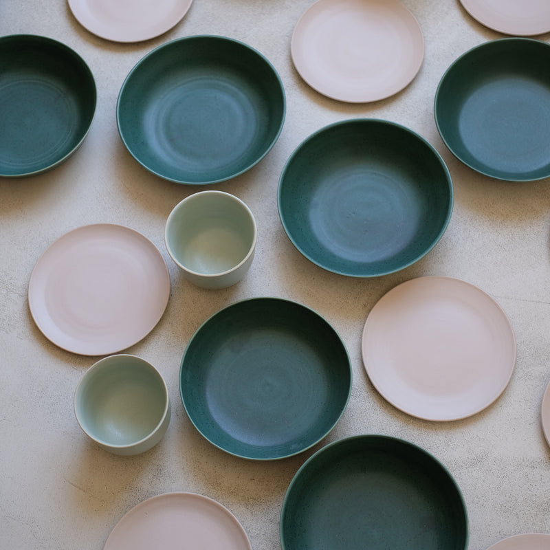 Tasse céladon d'Arielle de Gasquet pour Brutal Ceramics