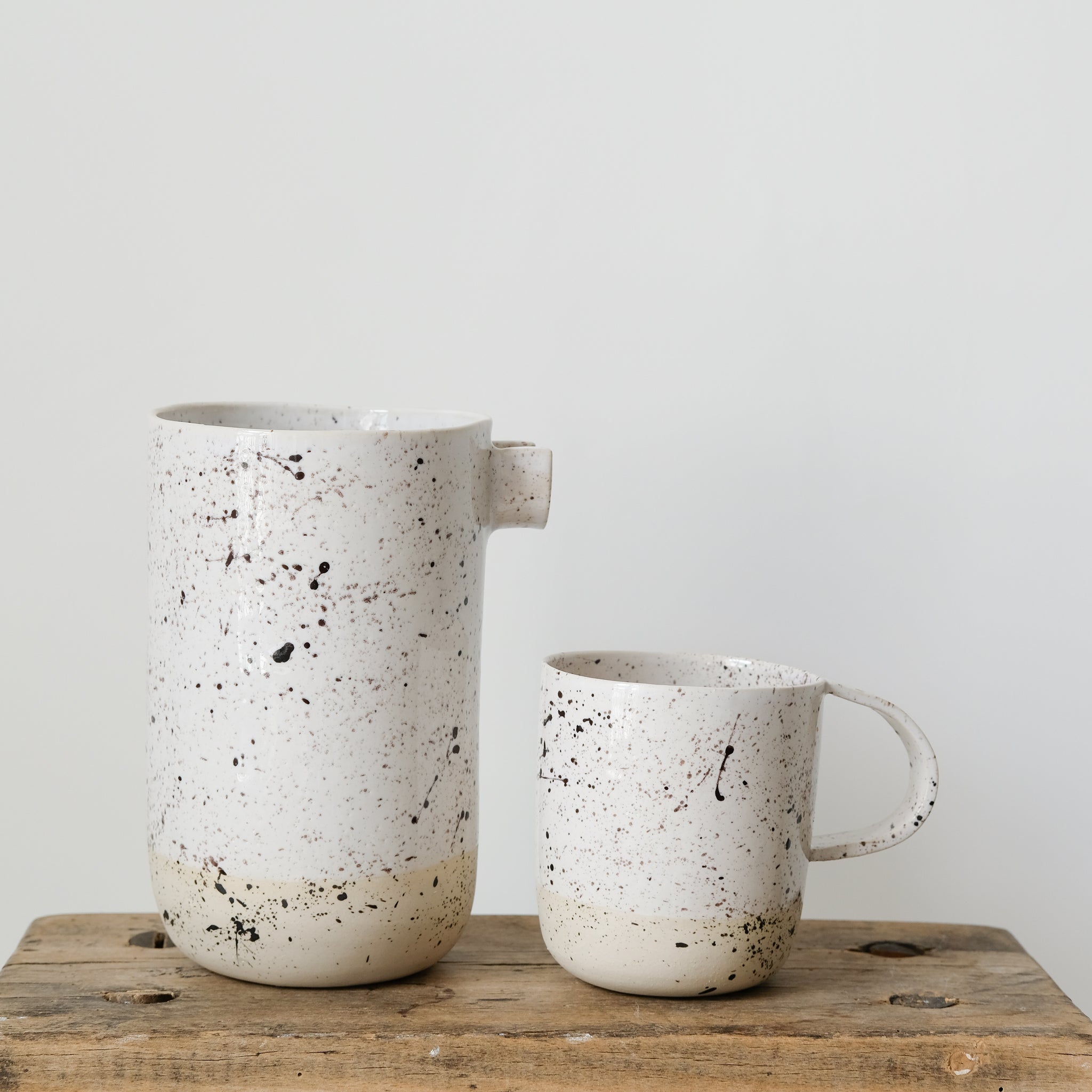 Pichet milky de la designer d'objet Camille Esnée chez Brutal Ceramics