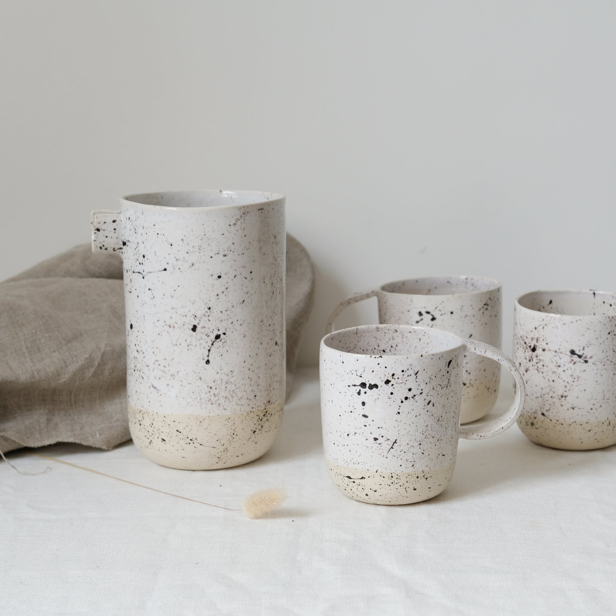 Pichet milky de la designer d'objet Camille Esnée chez Brutal Ceramics