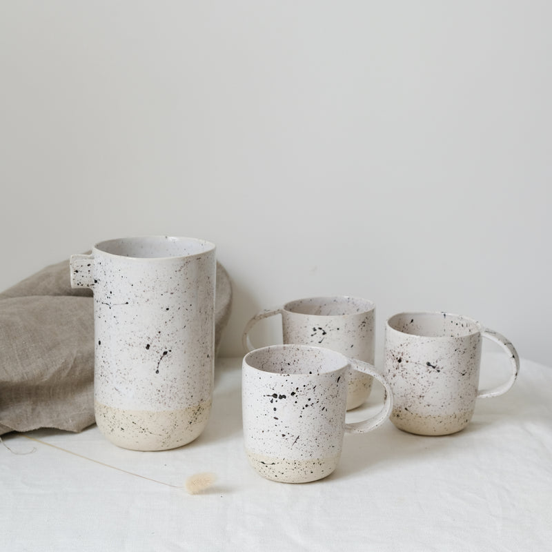 Tasse milky de la designer d'objet Camille Esnée chez Brutal Ceramics
