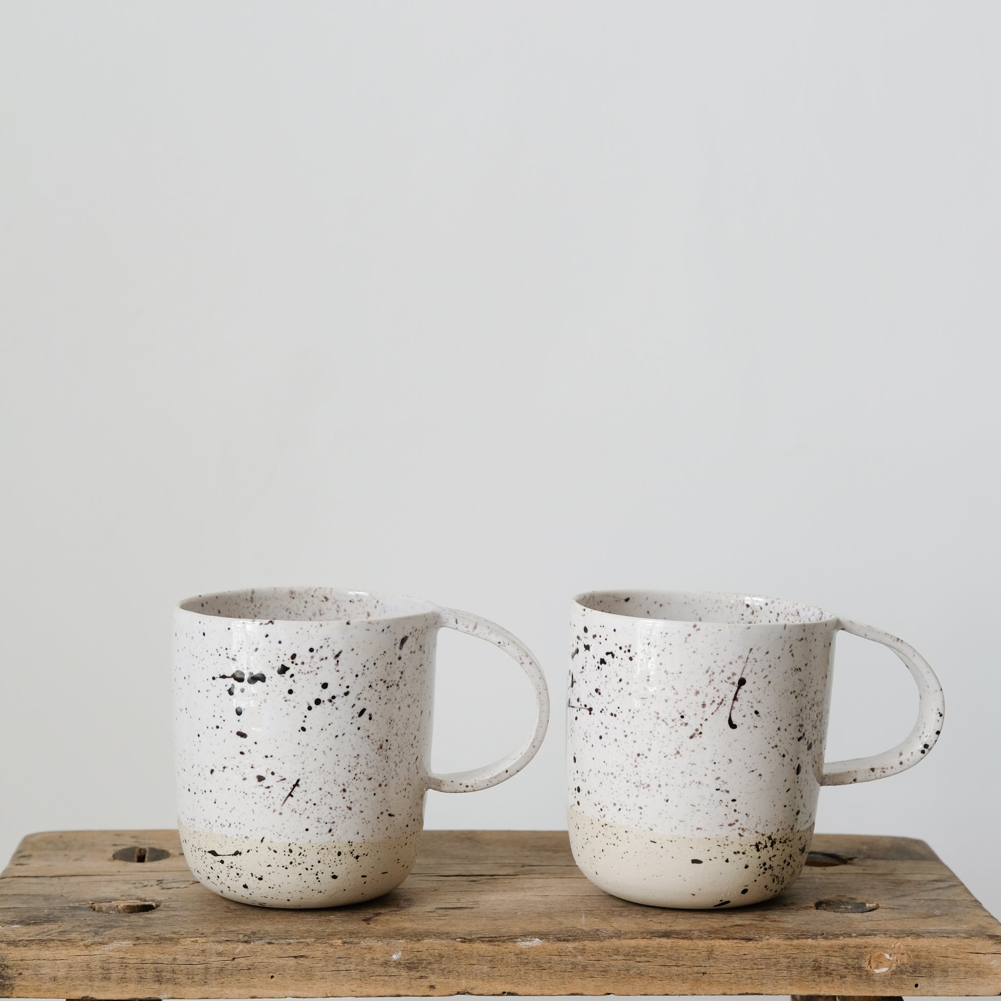 Tasse milky de la designer d'objet Camille Esnée chez Brutal Ceramics