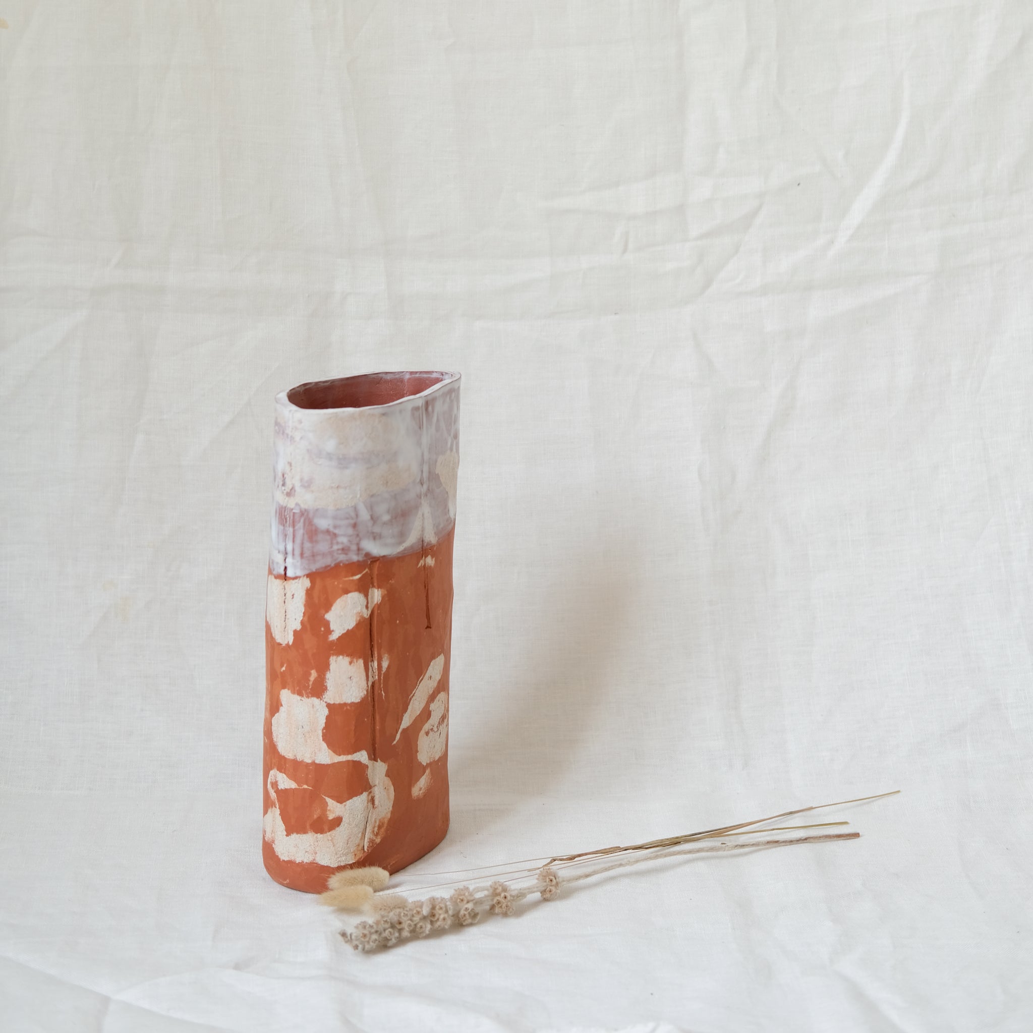 Vase ETO_02 d'Emmanuelle Roule chez Brutal Ceramics