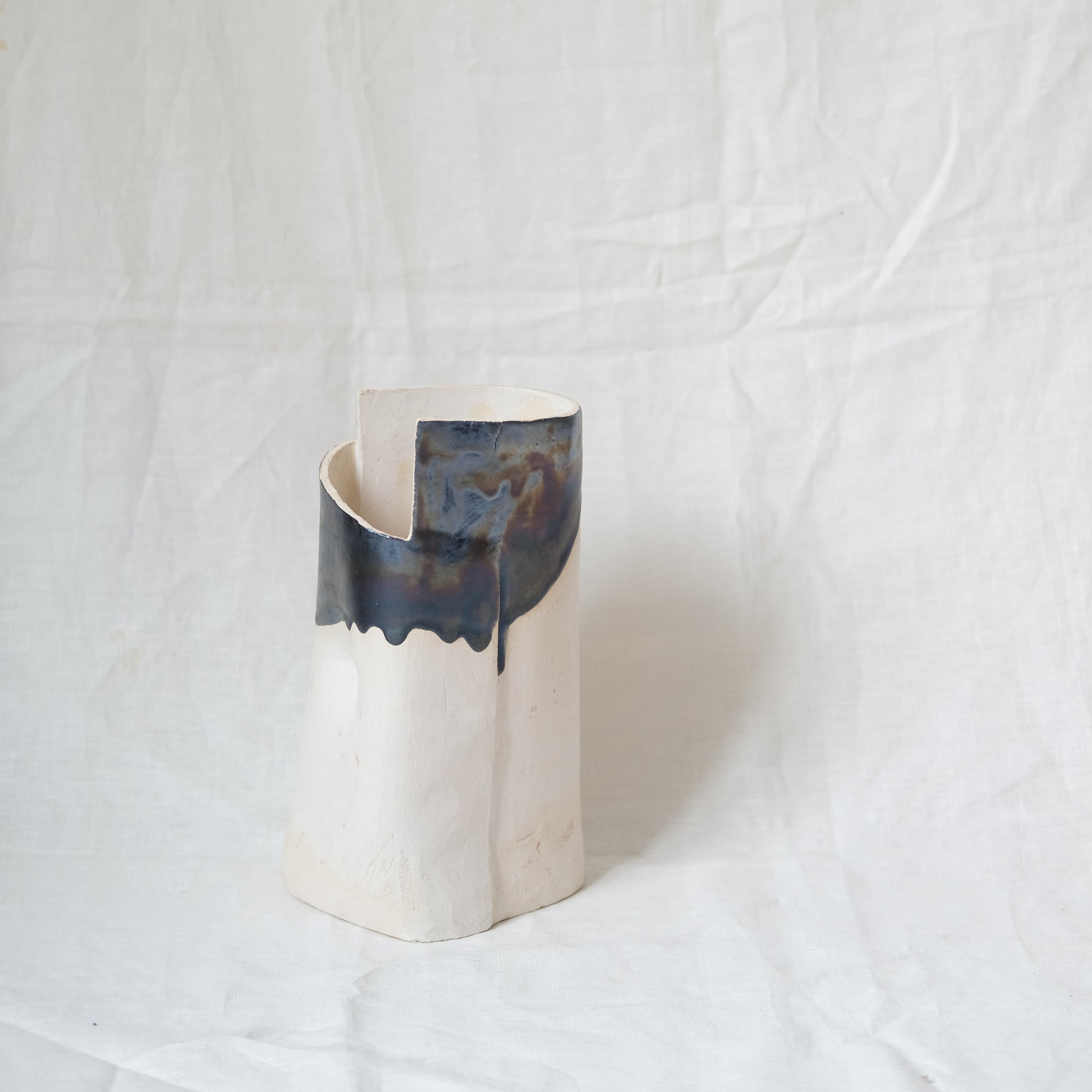 Vase OMOTA_08 d'Emmanuelle Roule chez Brutal Ceramics