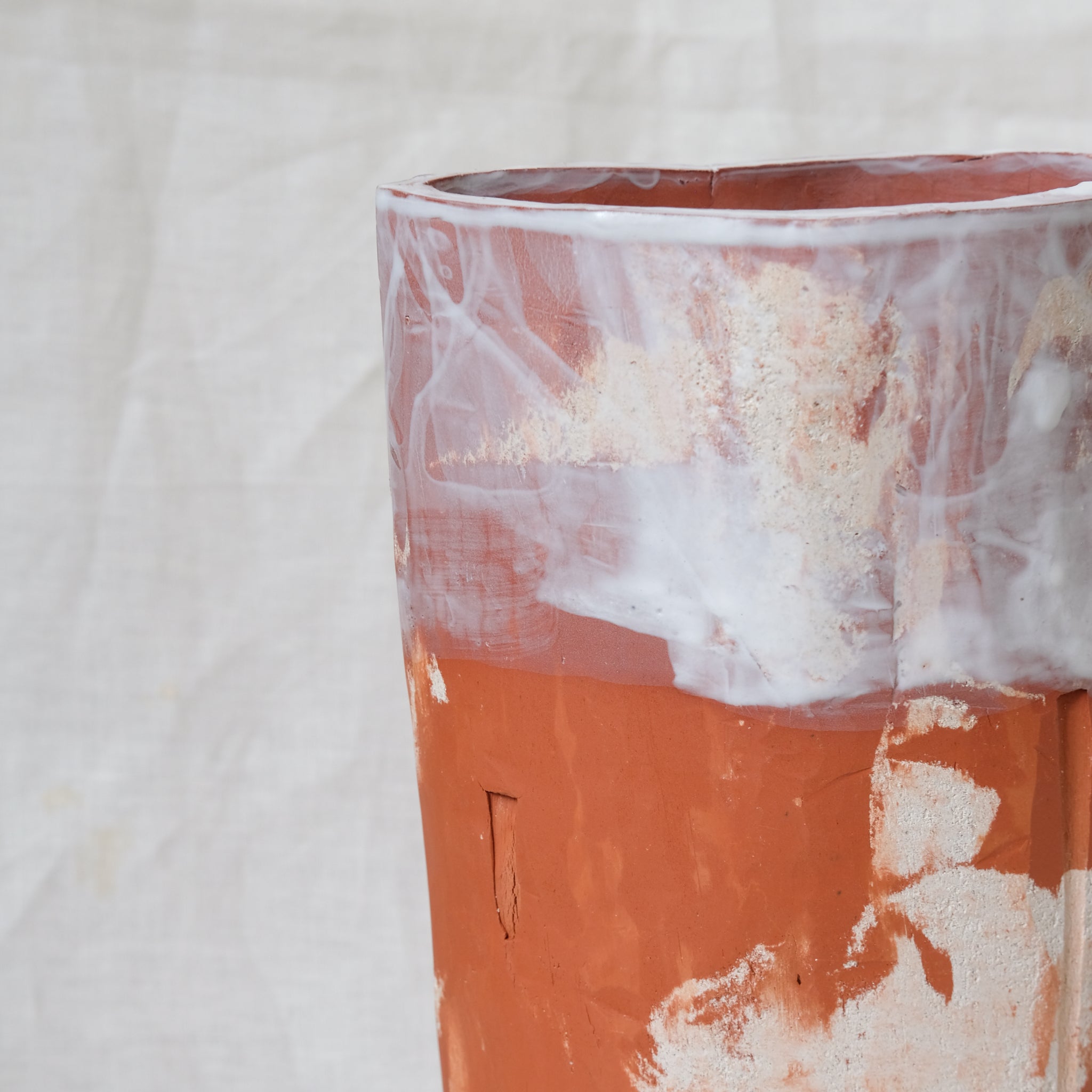 Vase ETO_02 d'Emmanuelle Roule chez Brutal Ceramics