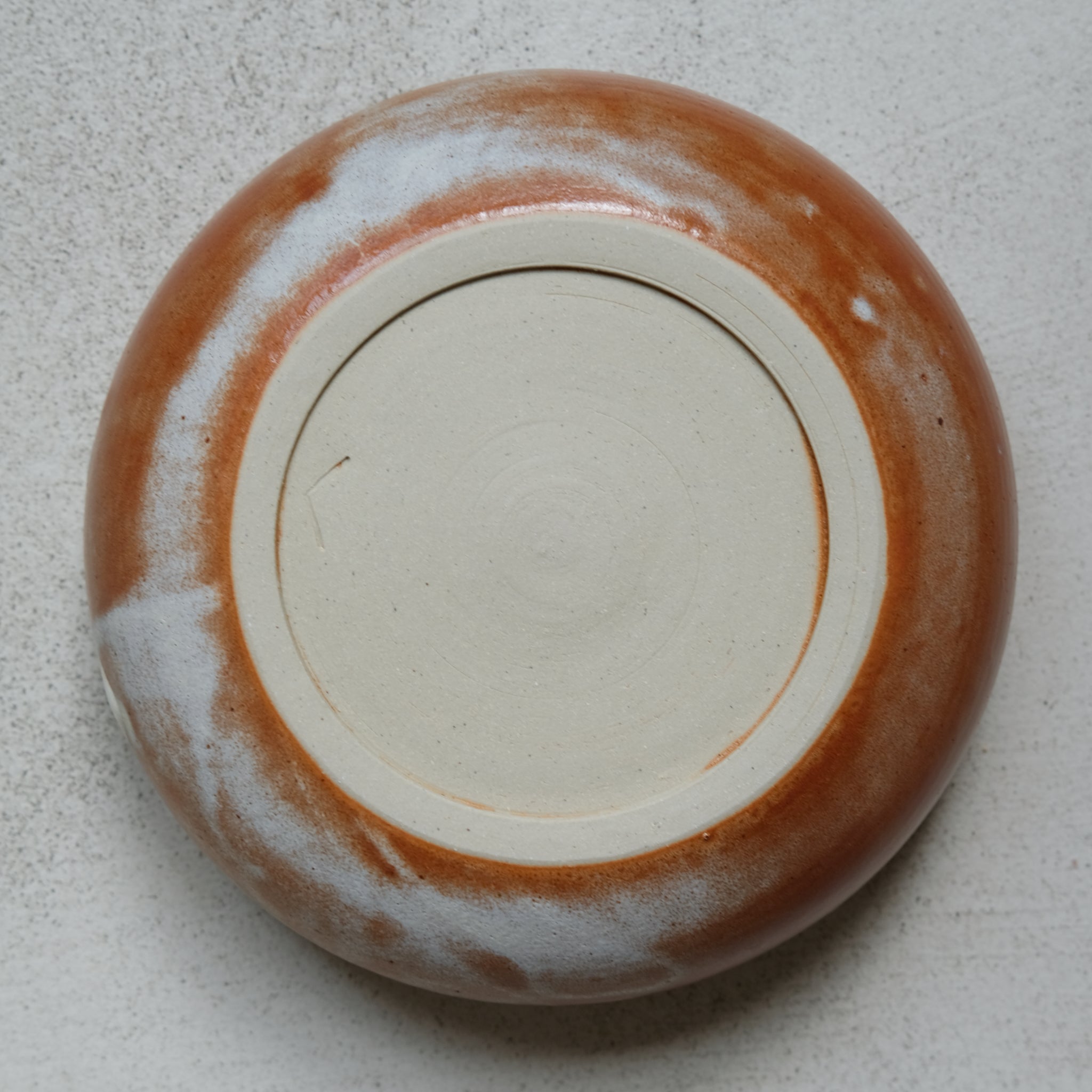 Bol en grès blanc ocre par Léa Guetta chez Brutal Ceramics