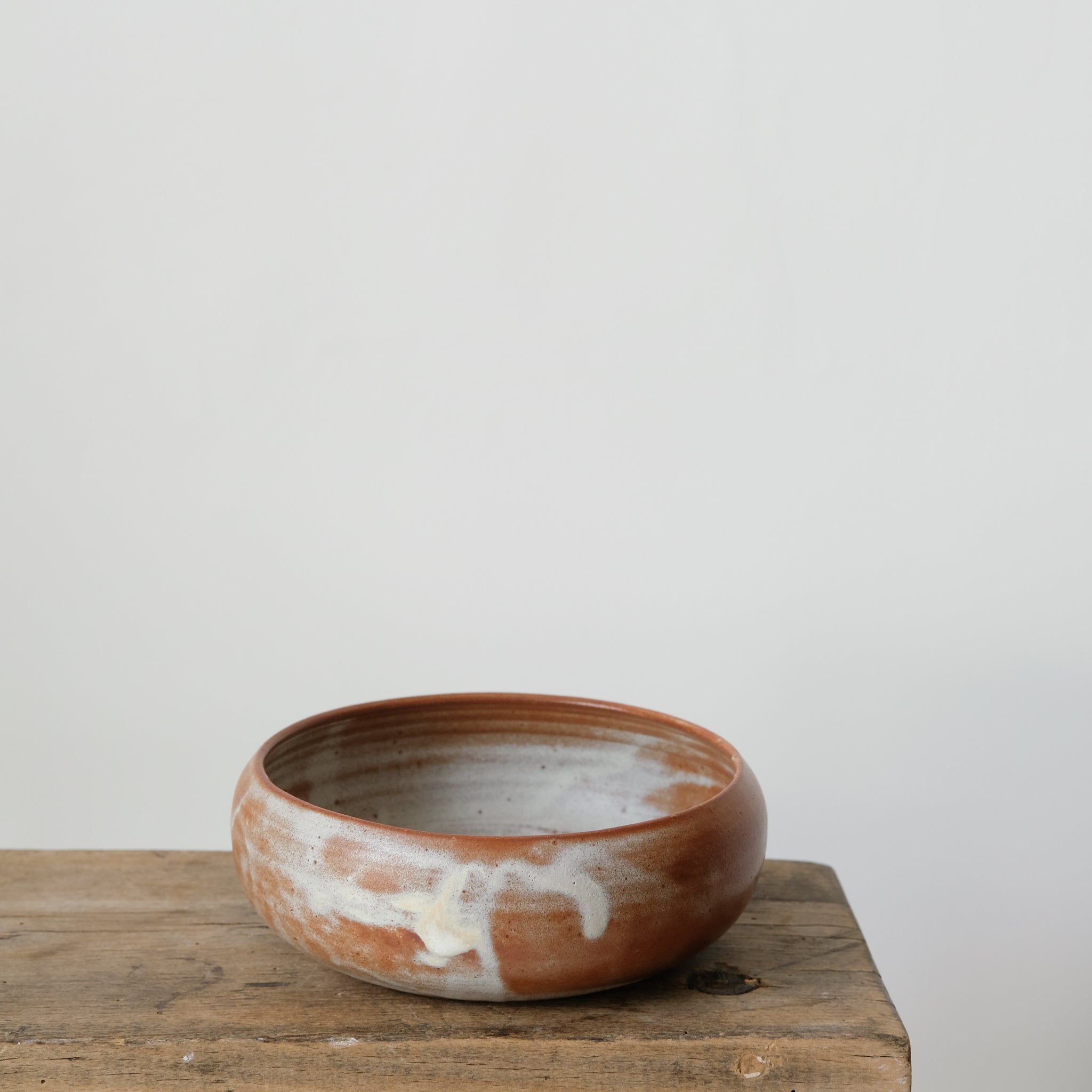 Bol en grès blanc ocre par Léa Guetta chez Brutal Ceramics