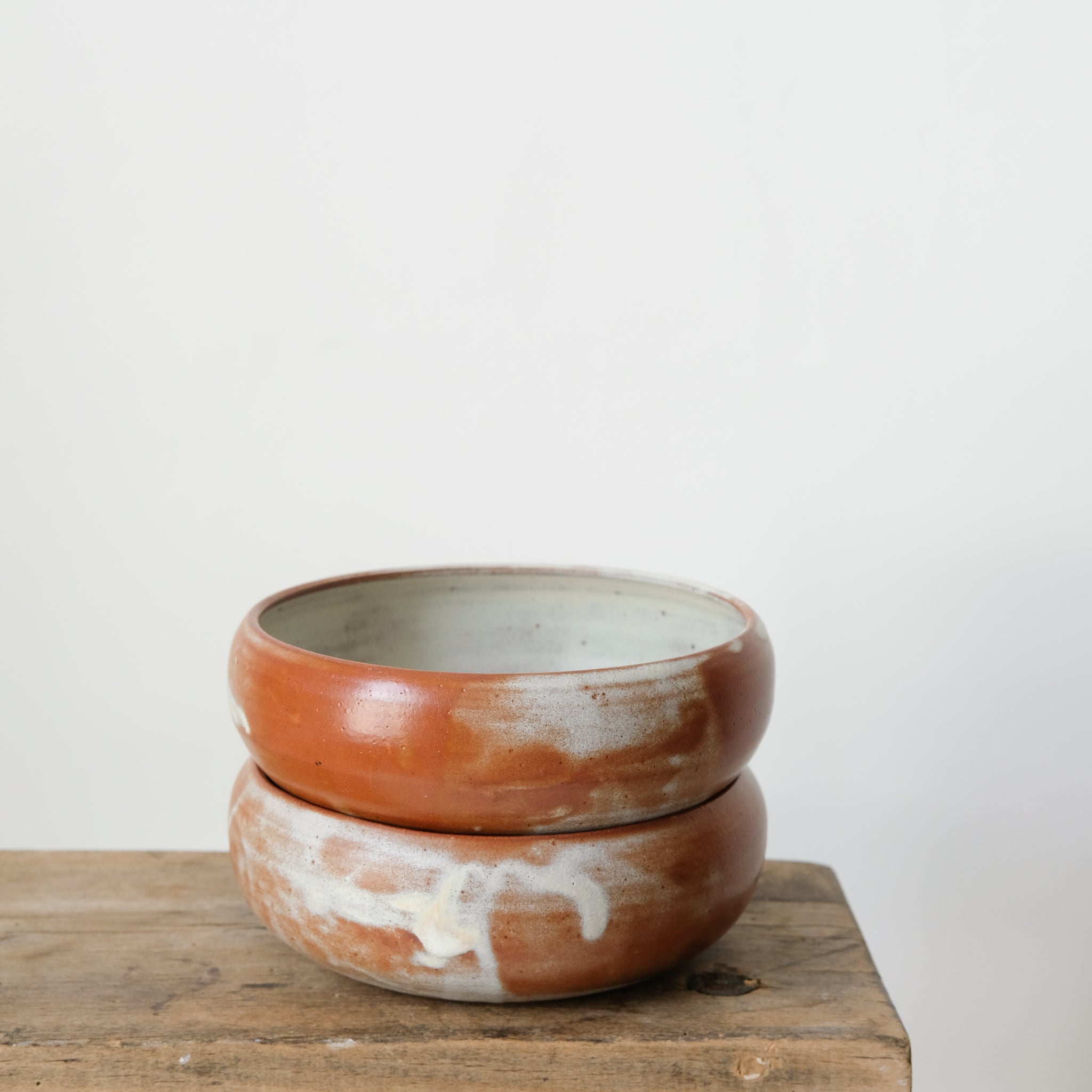 Bol en grès blanc ocre par Léa Guetta chez Brutal Ceramics
