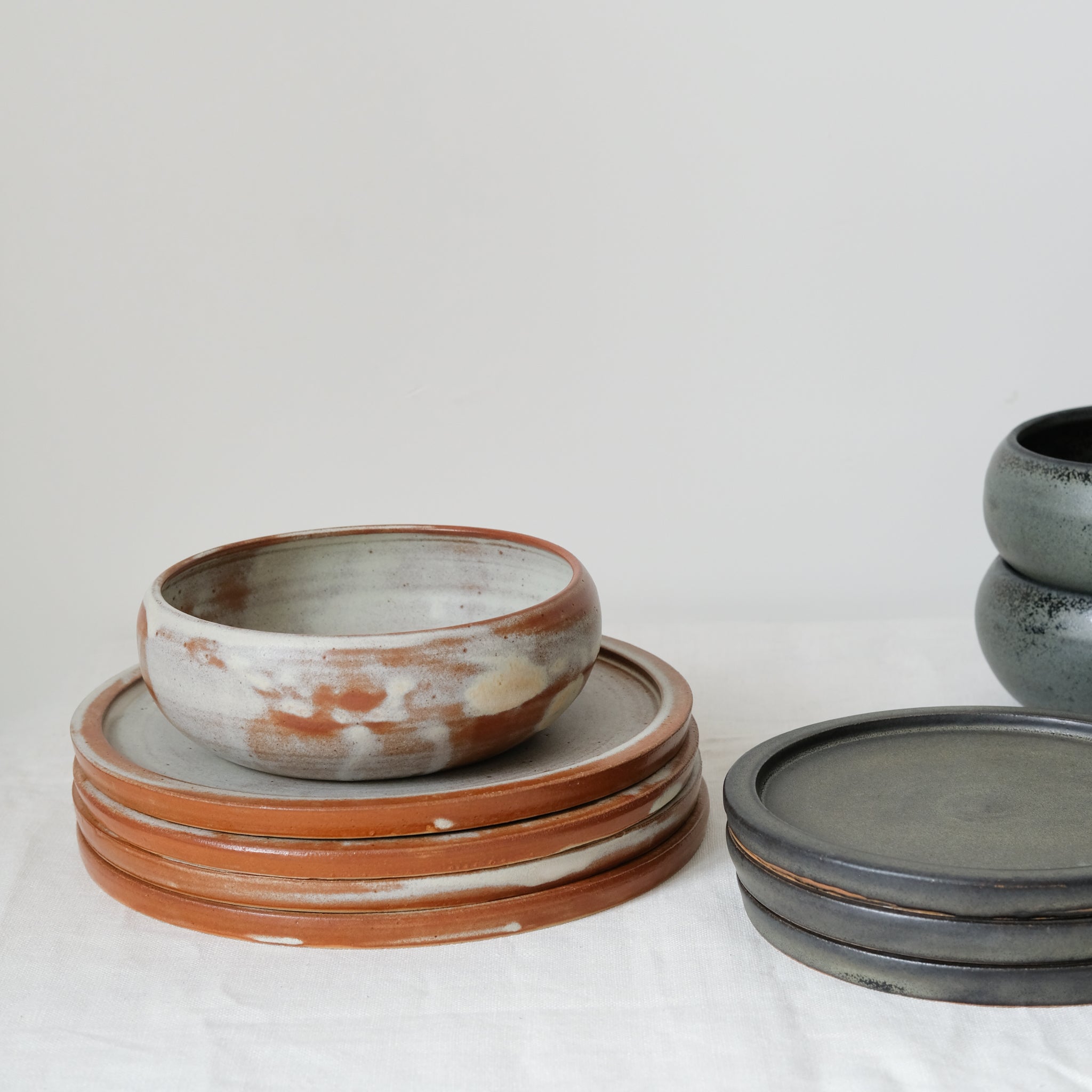Bol en grès blanc ocre par Léa Guetta chez Brutal Ceramics