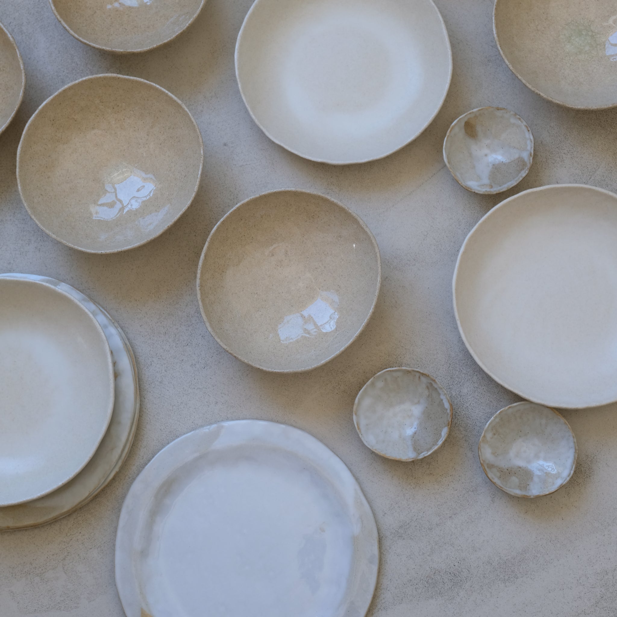 Coupelle en grès blanc de Lola Moreau chez Brutal Ceramics