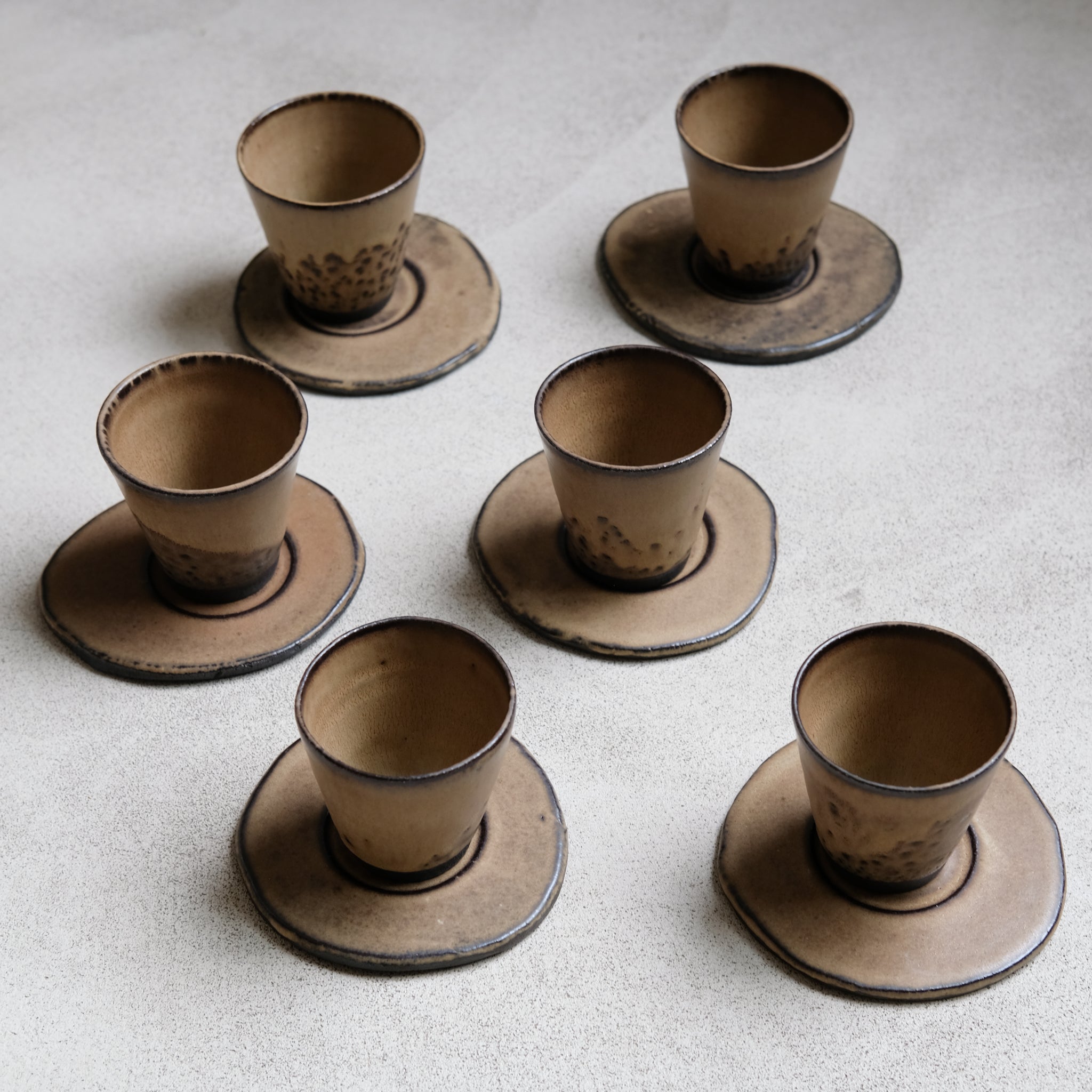 Set soucoupe et tasse chocolat de Louise Noart pour Brutal