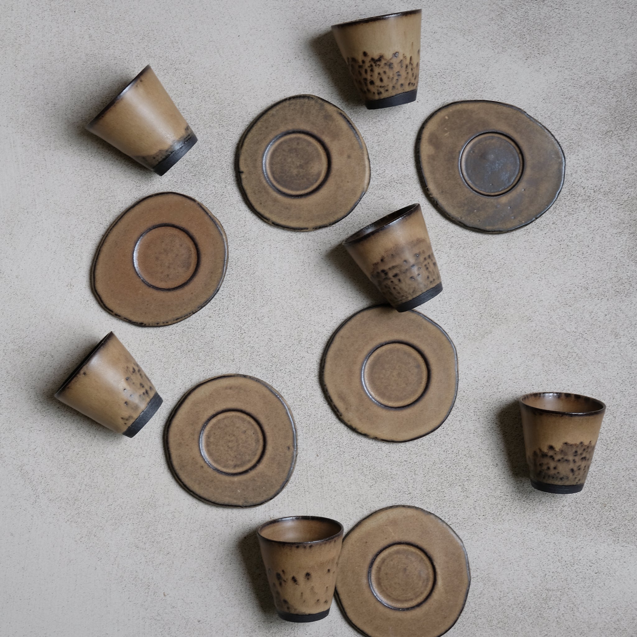 Set soucoupe et tasse chocolat de Louise Noart pour Brutal