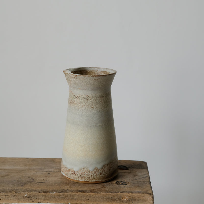 Pichet en grès roux, beige par Louise Noart pour Brutal Ceramics